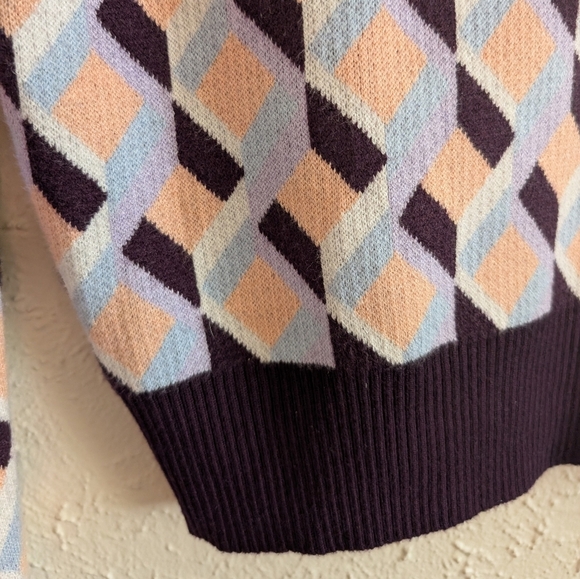 Forever 21 Patterned V-Neck Sweater - Picture 6 of 6